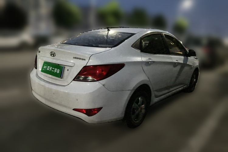 Used Hyundai Verna (older generation) 2016 1.4L Manual Smart GLS Trim Rear Right 45 Deg