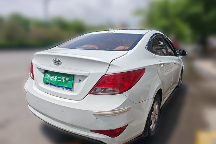 Used Hyundai Verna (older generation) 2016 1.4L Manual Smart GLS Trim Rear Right 45 Deg