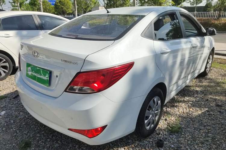 Used Hyundai Verna (older generation) 2016 1.4L Manual Smart GLS Trim Rear Right 45 Deg