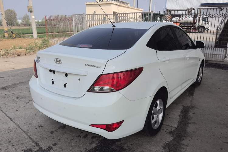 Used Hyundai Verna (older generation) 2016 1.4L Manual Smart GLS Trim Rear Right 45 Deg