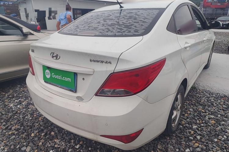 Used Hyundai Verna (older generation) 2016 1.4L Manual Smart GLS Trim Rear Right 45 Deg