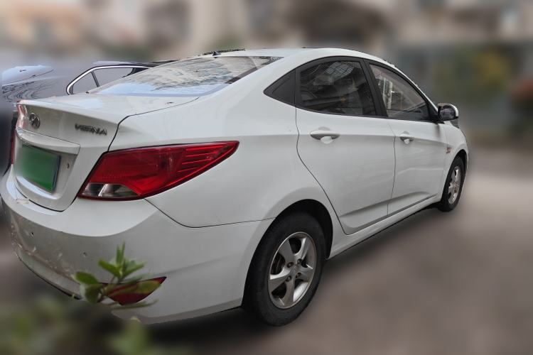 Used Hyundai Verna (older generation) 2016 1.4L Manual Smart GLS Trim Rear Right 45 Deg