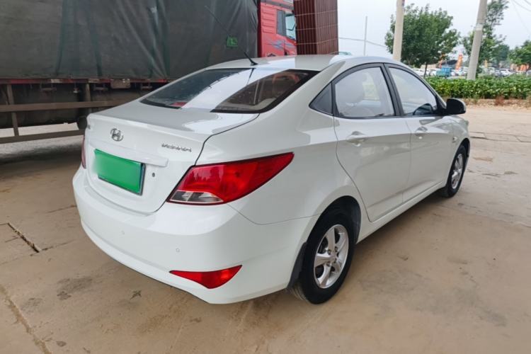 Used Hyundai Verna (older generation) 2016 1.4L Automatic Smart GLS Rear Right 45 Deg
