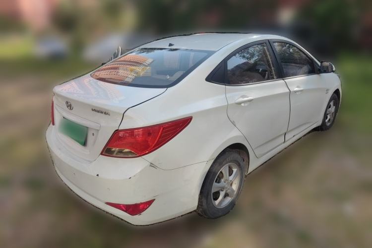 Used Hyundai Verna (older generation) 2016 1.4L Automatic Smart GLS Rear Right 45 Deg