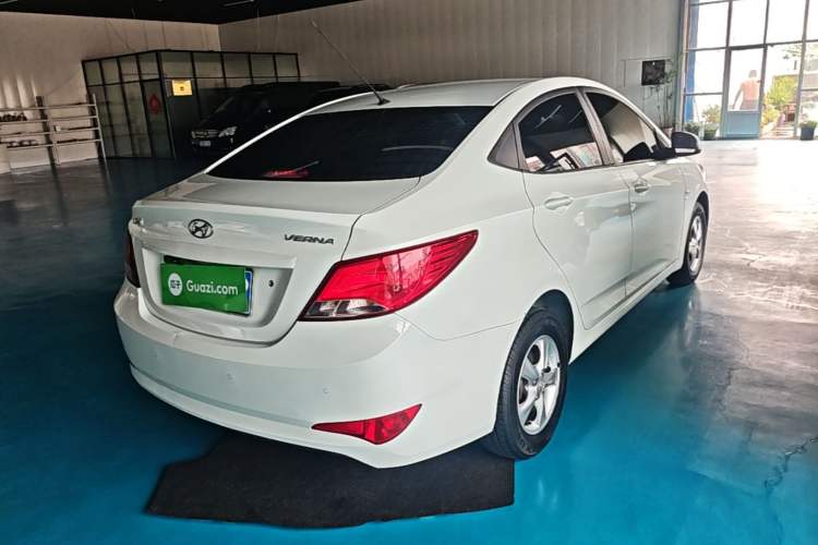 Used Hyundai Verna (older generation) 2016 1.4L Automatic Smart GLS Rear Right 45 Deg
