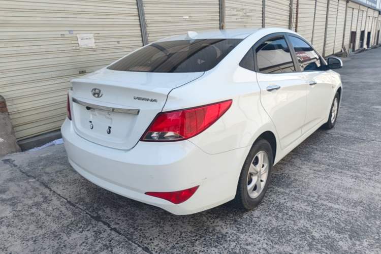 Used Hyundai Verna (older generation) 2016 1.4L Automatic Leading-Edge GLX Rear Right 45 Deg
