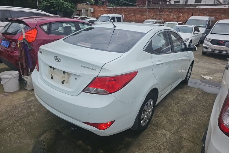 Used Hyundai Verna (older generation) 2016 1.4L Manual Smart GLS Trim Rear Right 45 Deg