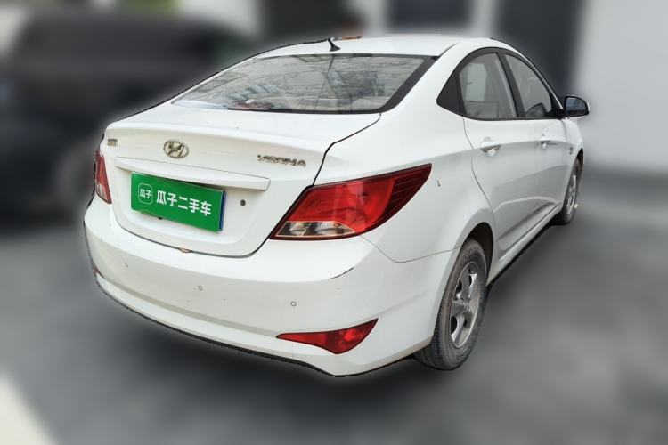 Used Hyundai Verna (older generation) 2016 1.4L Manual Smart GLS Trim Rear Right 45 Deg
