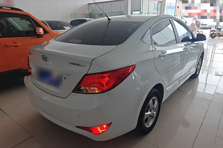 Used Hyundai Verna (older generation) 2016 1.4L Manual Smart GLS Trim Rear Right 45 Deg