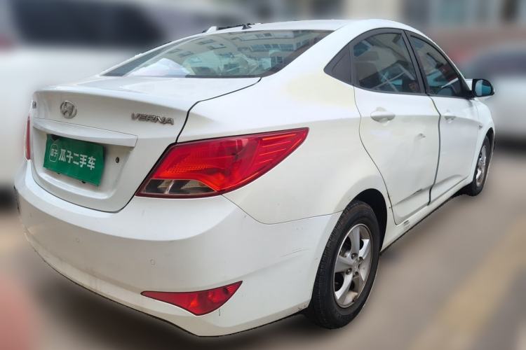 Used Hyundai Verna (older generation) 2016 1.4L Manual Smart GLS Trim Rear Right 45 Deg
