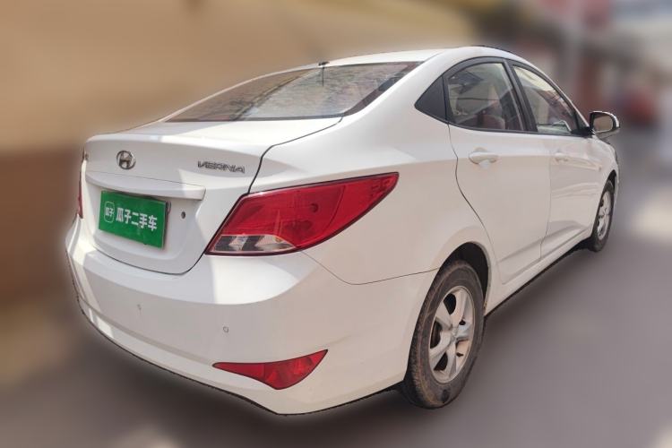 Used Hyundai Verna (older generation) 2016 1.4L Manual Smart GLS Trim Rear Right 45 Deg