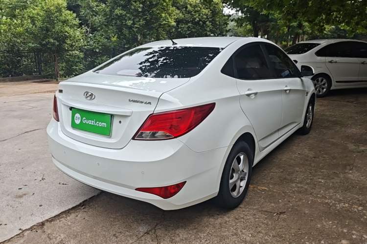 Used Hyundai Verna (older generation) 2016 1.4L Manual Smart GLS Trim Rear Right 45 Deg