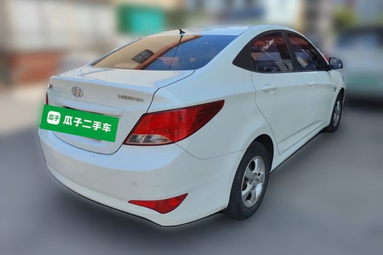 Used Hyundai Verna (older generation) 2016 1.4L Manual Smart GLS Trim Rear Right 45 Deg