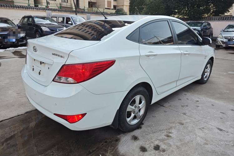 Used Hyundai Verna (older generation) 2016 1.4L Automatic Smart GLS Rear Right 45 Deg