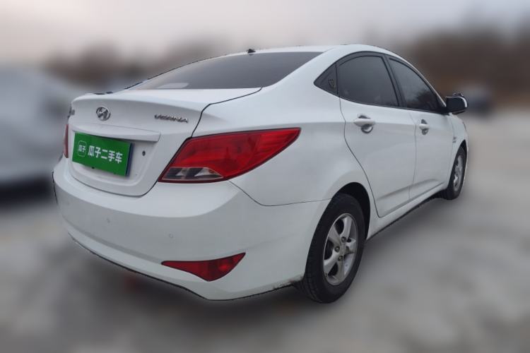 Used Hyundai Verna (older generation) 2016 1.4L Manual Smart GLS Trim Rear Right 45 Deg