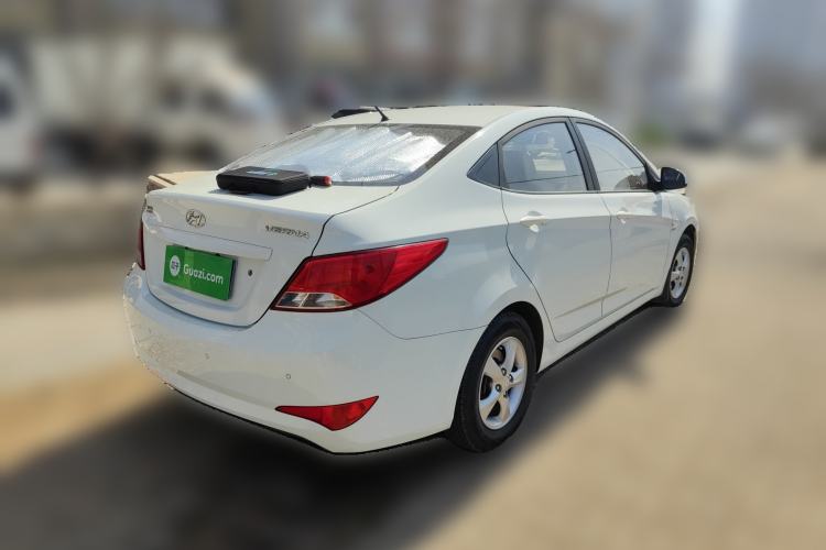 Used Hyundai Verna (older generation) 2016 1.4L Manual Smart GLS Trim Rear Right 45 Deg