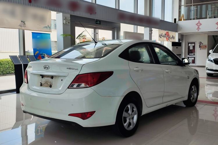 Used Hyundai Verna (older generation) 2016 1.4L Automatic Smart GLS Rear Right 45 Deg