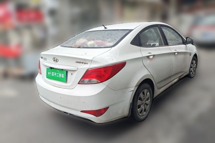 Used Hyundai Verna (older generation) 2016 1.4L Manual Smart GLS Trim Rear Right 45 Deg