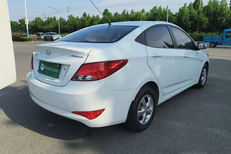 Used Hyundai Verna (older generation) 2016 1.4L Manual Smart GLS Trim Rear Right 45 Deg