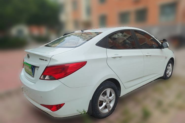 Used Hyundai Verna (older generation) 2016 1.4L Manual Smart GLS Trim Rear Right 45 Deg