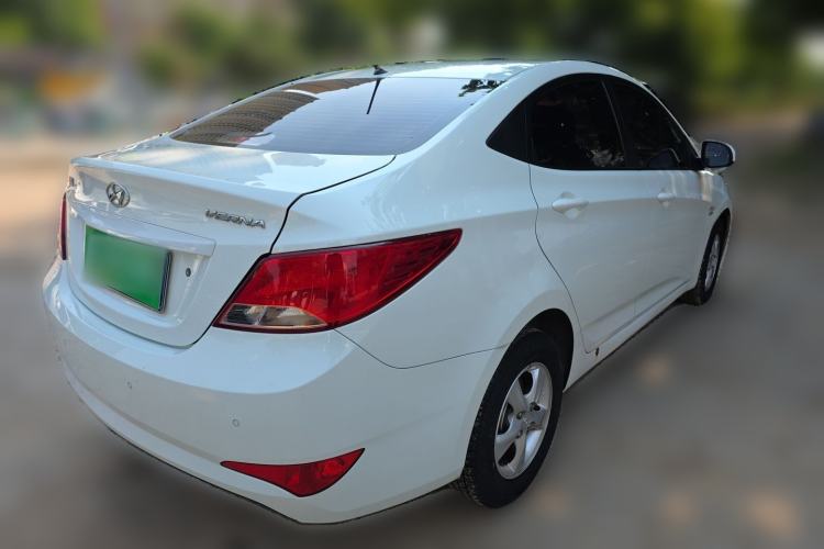 Used Hyundai Verna (older generation) 2016 1.4L Manual Smart GLS Trim Rear Right 45 Deg