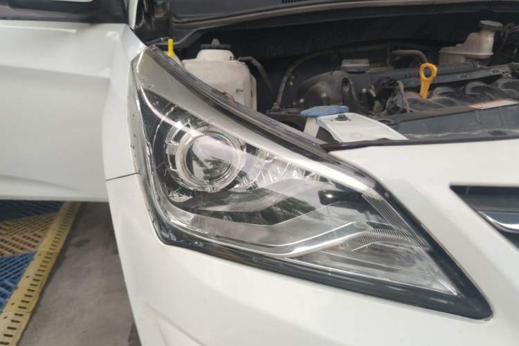 Used Hyundai Verna (older generation) 2016 1.4L Manual Smart GLS Trim Right Front Headlight