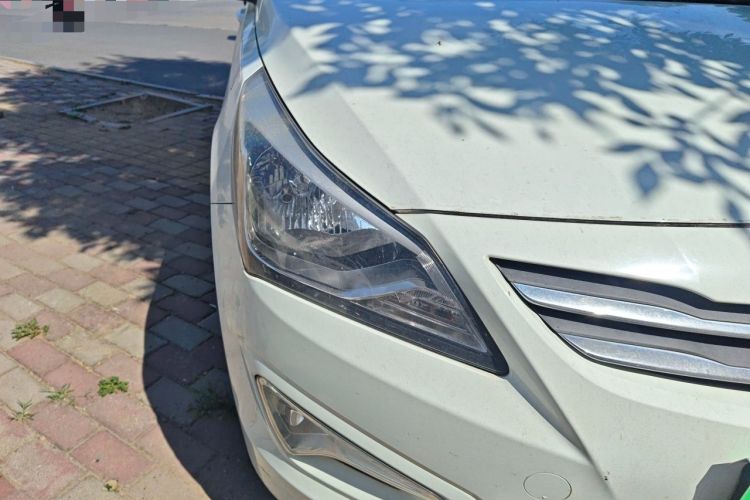 Used Hyundai Verna (older generation) 2016 1.4L Manual Smart GLS Trim Right Front Headlight