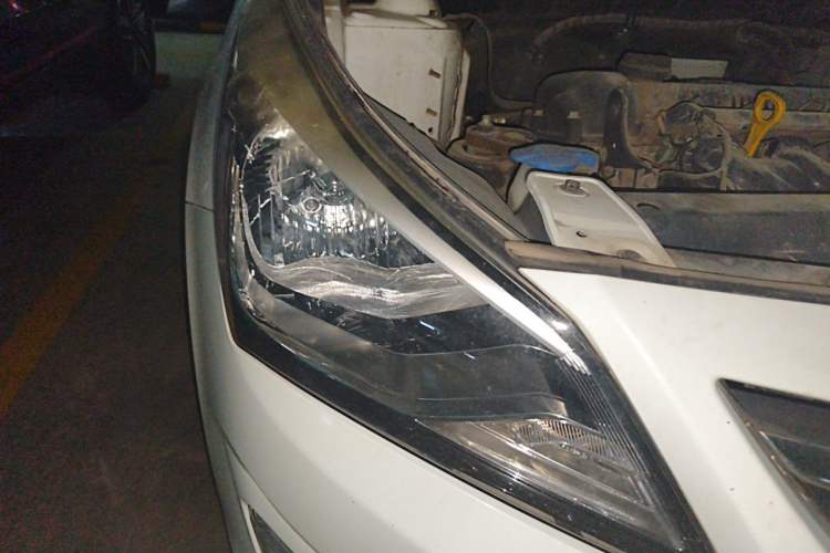 Used Hyundai Verna (older generation) 2016 1.4L Manual Smart GLS Trim Right Front Headlight