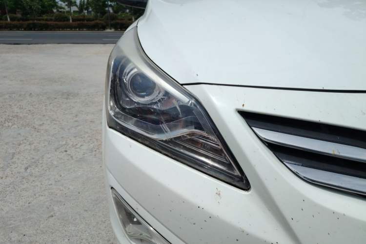 Used Hyundai Verna (older generation) 2016 1.4L Manual Smart GLS Trim Right Front Headlight