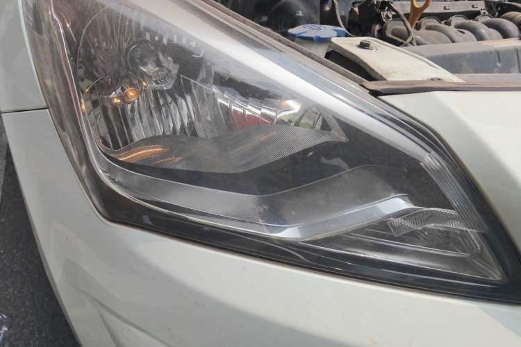 Used Hyundai Verna (older generation) 2016 1.4L Automatic Smart GLS Right Front Headlight