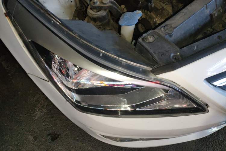 Used Hyundai Verna (older generation) 2016 1.4L Manual Smart GLS Trim Right Front Headlight