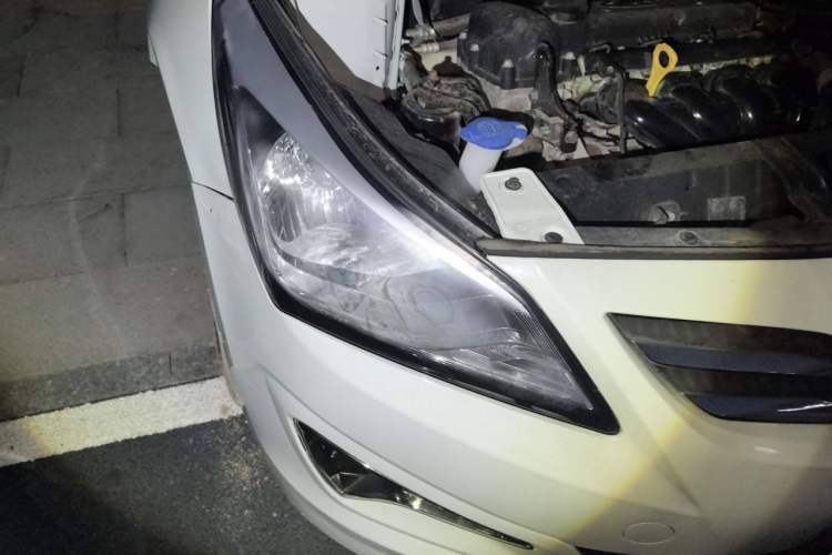 Used Hyundai Verna (older generation) 2016 1.4L Manual Fashion GS Right Front Headlight