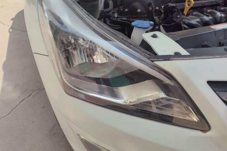 Used Hyundai Verna (older generation) 2016 1.4L Manual Fashion GS Right Front Headlight