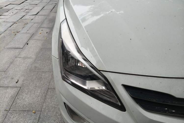 Used Hyundai Verna (older generation) 2016 1.4L Automatic Smart GLS Right Front Headlight