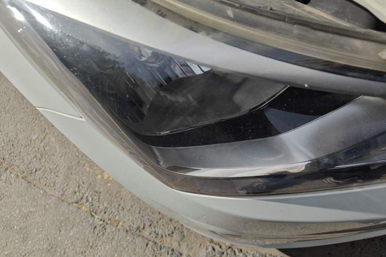 Used Hyundai Verna (older generation) 2016 1.4L Manual Smart GLS Trim Right Front Headlight