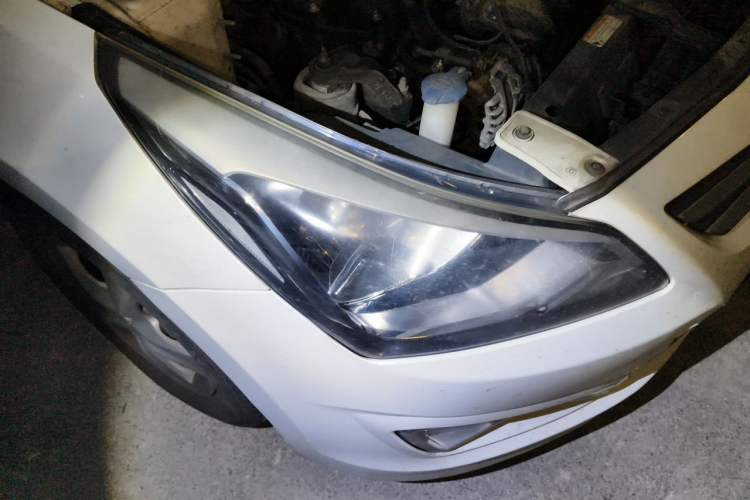 Used Hyundai Verna (older generation) 2016 1.4L Manual Smart GLS Trim Right Front Headlight