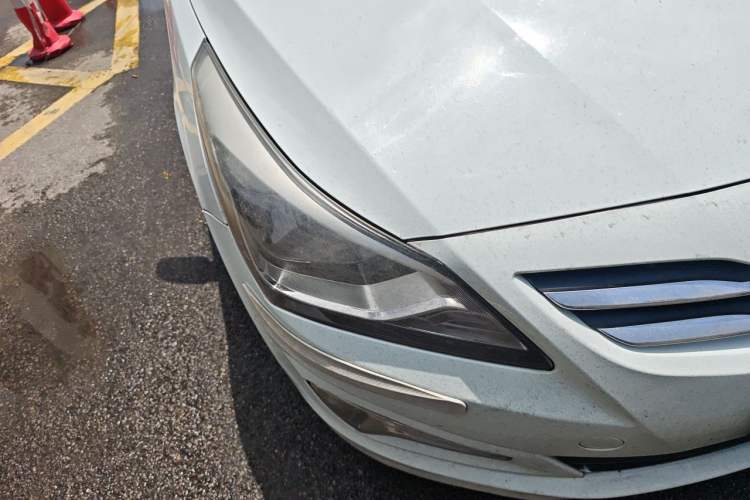 Used Hyundai Verna (older generation) 2016 1.4L Manual Smart GLS Trim Right Front Headlight