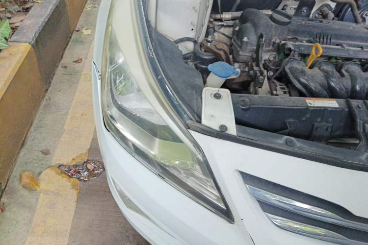 Used Hyundai Verna (older generation) 2016 1.4L Automatic Smart GLS Right Front Headlight