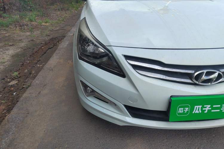 Used Hyundai Verna (older generation) 2016 1.4L Manual Smart GLS Trim Right Front Headlight