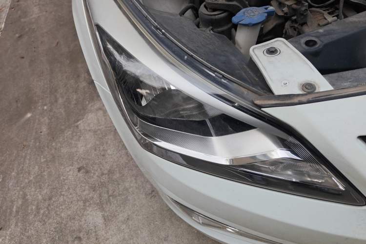 Used Hyundai Verna (older generation) 2016 1.4L Manual Smart GLS Trim Right Front Headlight