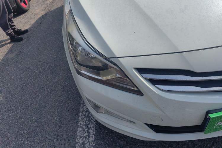 Used Hyundai Verna (older generation) 2016 1.4L Manual Smart GLS Trim Right Front Headlight