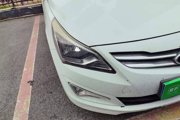 Used Hyundai Verna (older generation) 2016 1.4L Manual Fashion GS Right Front Headlight