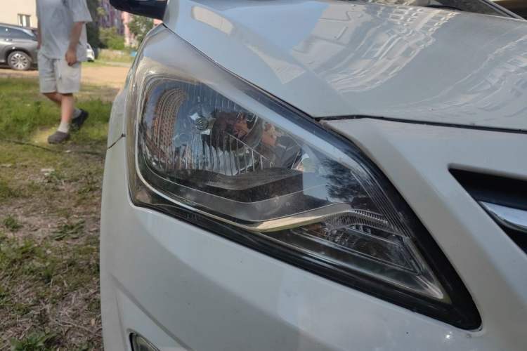 Used Hyundai Verna (older generation) 2016 1.4L Automatic Smart GLS Right Front Headlight