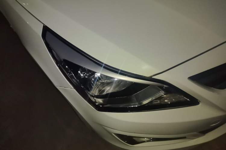 Used Hyundai Verna (older generation) 2016 1.4L Manual Smart GLS Trim Right Front Headlight