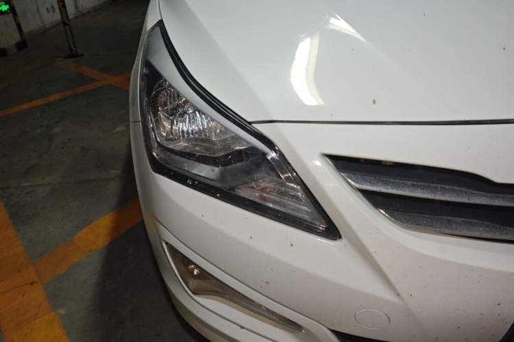 Used Hyundai Verna (older generation) 2016 1.4L Manual Smart GLS Trim Right Front Headlight