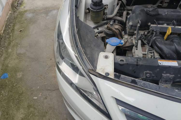 Used Hyundai Verna (older generation) 2016 1.4L Manual Smart GLS Trim Right Front Headlight