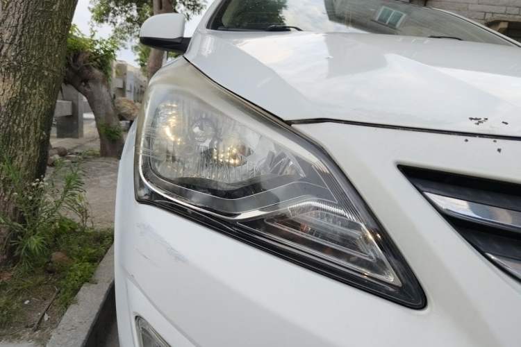 Used Hyundai Verna (older generation) 2016 1.4L Automatic Smart GLS Right Front Headlight
