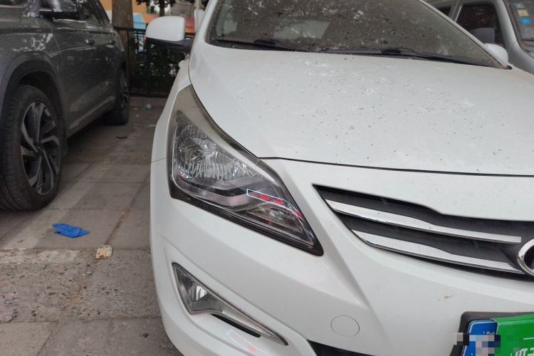 Used Hyundai Verna (older generation) 2016 1.4L Manual Smart GLS Trim Right Front Headlight