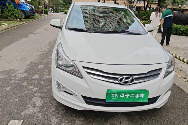 Used Hyundai Verna (older generation) 2016 1.4L Automatic Smart GLS Right Front Headlight