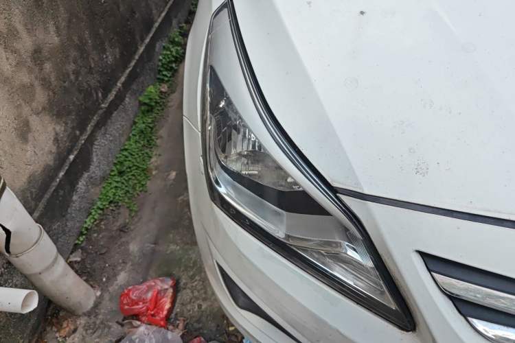 Used Hyundai Verna (older generation) 2016 1.4L Automatic Fashionable GS Model Right Front Headlight